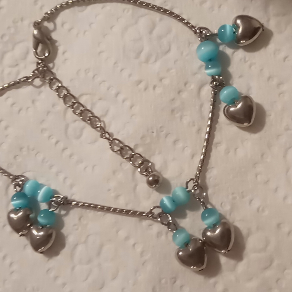 Blue cats eye quartz with silver heart charms in silver plated bracelet 7+3 inch